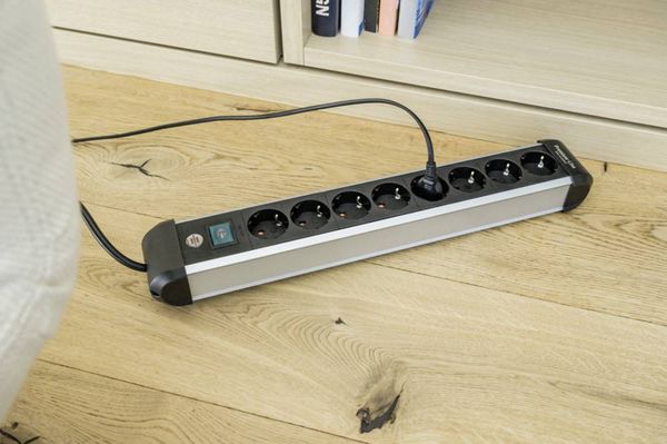 Produktbild: Brennenstuhl 1391030800 Steckdosenleiste mit Schalter Silber, Schwarz Schutzkontakt 1 St.