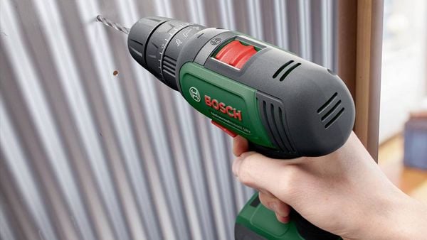 Produktbild: Bosch Home and Garden Universal Impact 18V -Akku-Schlagbohrmaschine inkl. Ladeger&auml;t, inkl. Koffer