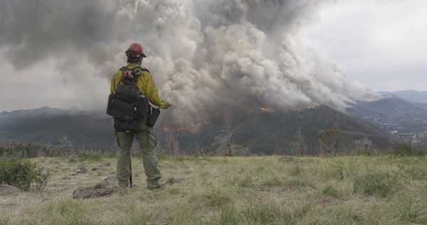 Produktbild: No Way Out - Gegen die Flammen