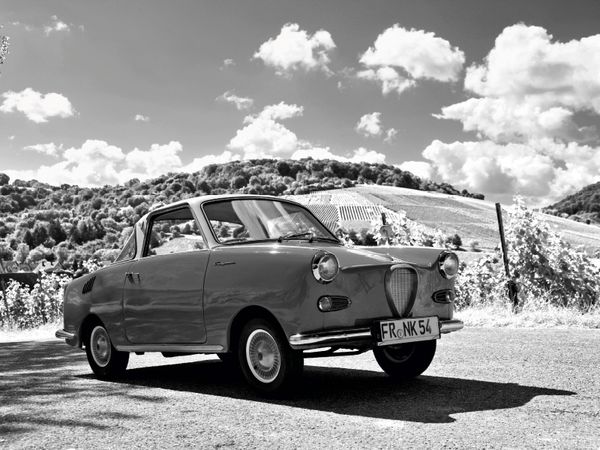 Produktbild: Ein Motiv aus dem Kalender Goggomobil Coup&egrave; 250 TS in schwarzweiss (Puzzle)