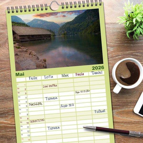 Produktbild: Familienplaner 2026 - Verzauberte Bergwelten mit 5 Spalten (Wandkalender, 21 x 45 cm) CALVENDO