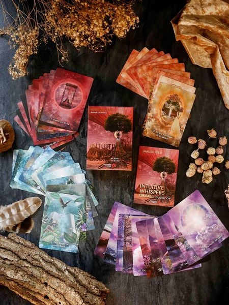 Produktbild: Intuitive Whispers Orakel - 44 Karten mit Booklet - Inspirationskarten