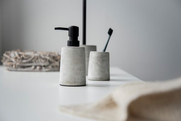 Produktbild: WC-Garnitur Mod. Villena, mit auswechselbarem B&uuml;rstenkopf