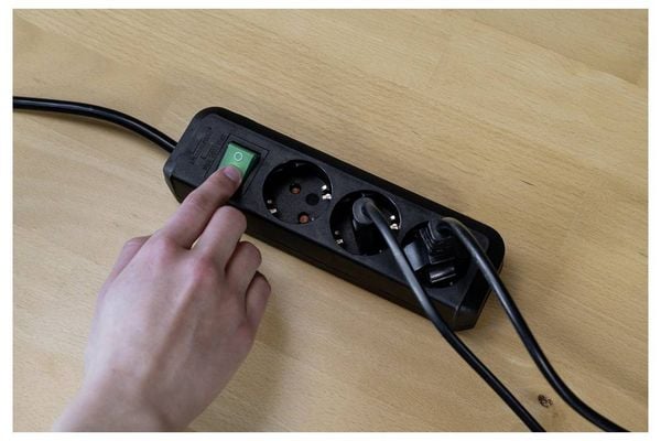 Produktbild: Brennenstuhl 1152300015 Steckdosenleiste mit Schalter 3fach Schwarz Schutzkontakt 1 St.