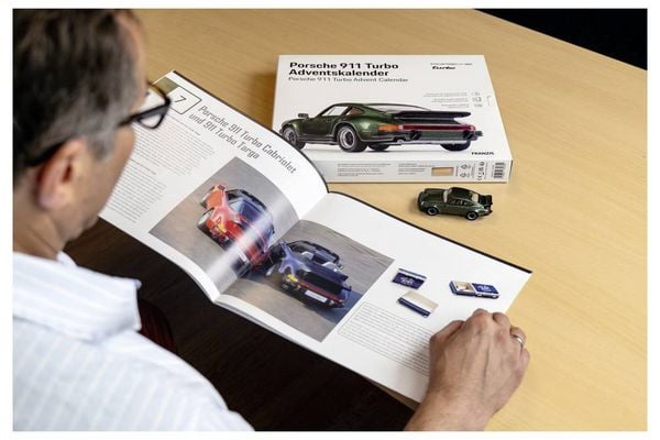 Produktbild: FRANZIS 67233 - Porsche 911 Turbo Adventskalender Oakgr&uuml;nmetallic