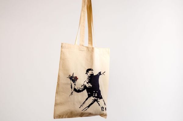 Produktbild: Stofftasche Banksy - Blumenwerfer