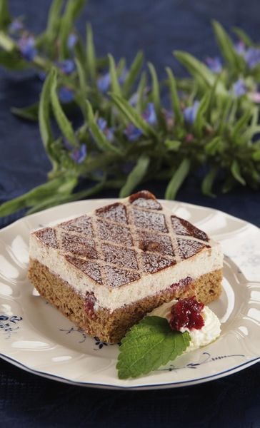 Produktbild: Die besten Mehlspeisen der &ouml;sterreichischen B&auml;uerinnen