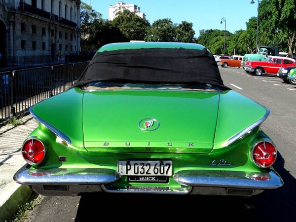 Produktbild: CALVENDO Puzzle Buick Le Sabre - Ein Motiv aus dem Kalender "US DREAM CARS - FLOSSEN-MOBILE" | 1000 Teile Lege-Gr&ouml;&szlig;e 64x48cm Foto-Puzzle f&uuml;r gl&uuml;ckliche Stunden
