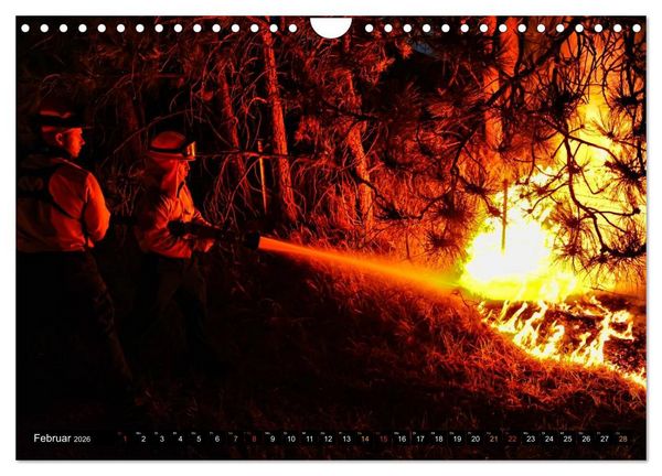 Produktbild: Feuerwehr - Leben mit der Gefahr (Wandkalender 2026 DIN A4 quer), CALVENDO Monatskalender