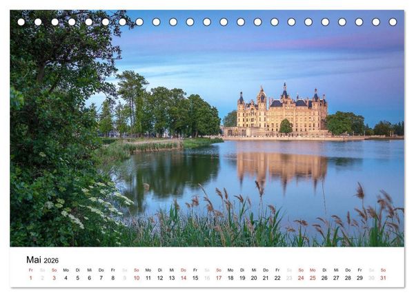 Produktbild: Schweriner M&auml;rchenschloss (Tischkalender 2026 DIN A5 quer), CALVENDO Monatskalender