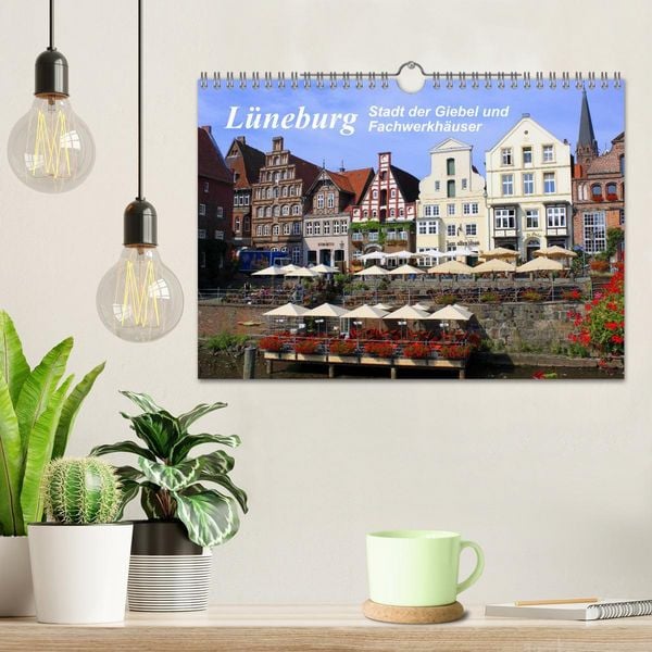 Produktbild: L&uuml;neburg - Stadt der Giebel und Fachwerkh&auml;user (Wandkalender 2026 DIN A4 quer), CALVENDO Monatskalender