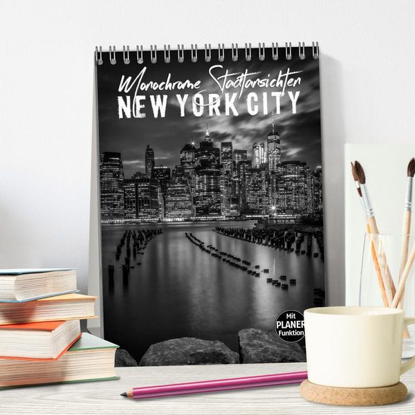 Produktbild: NEW YORK CITY Monochrome Stadtansichten (Tischkalender 2026 DIN A5 hoch), CALVENDO Monatskalender