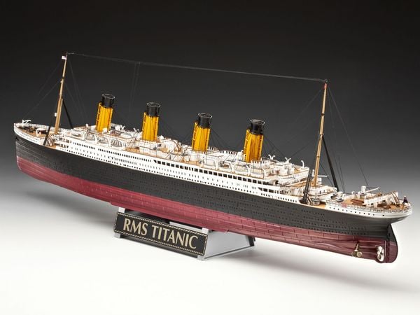 Produktbild: Revell Geschenkset: 100 Jahre Titanic, Ma&szlig;stab 1:400