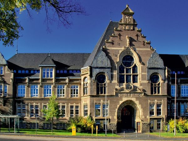 Produktbild: CALVENDO Puzzle Das Alte Gymnasium in Euskirchen 1000 Teile Puzzle quer | 1000 Teile Lege-Gr&ouml;&szlig;e 64 &times; 48 cm Foto-Puzzle f&uuml;r gl&uuml;ckliche Stunden