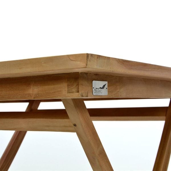 Quadratischer Tisch behandelt