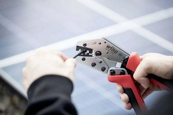 Produktbild: Wiha MC4 45796 Crimpzange 1 St&uuml;ck Photovoltaik-Verbinder, Solar-Steckverbinder 2.5 bis 6mm&sup2;