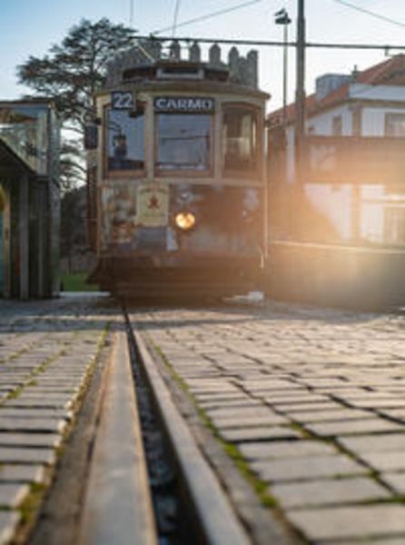 CALVENDO Puzzle Eine alte Tram im Sonneschein | 2000 Teile Lege-Größe 90x67cm Foto-Puzzle für glückliche Stunden