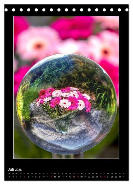 Produktbild: Momente aus Glas &ndash; Glaskugelfotografie (Tischkalender 2026 DIN A5 hoch), CALVENDO Monatskalender
