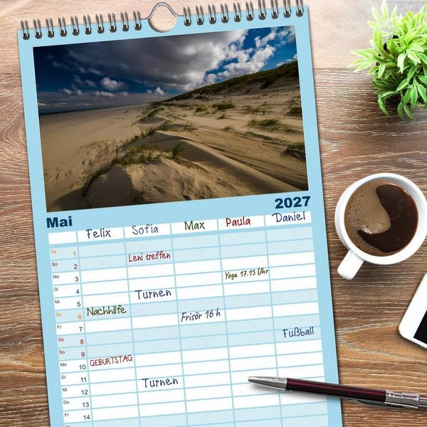 Produktbild: Familienplaner 2027 - Langeoog &ndash; Ein Herbst auf der Insel des Lebens mit 5 Spalten (Wandkalender, 21 x 45 cm) CALVENDO