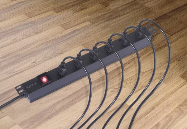 Produktbild: Sygonix SY-6736980 Steckdosenleiste 19 Zoll 6fach Schwarz Schutzkontakt 1St.