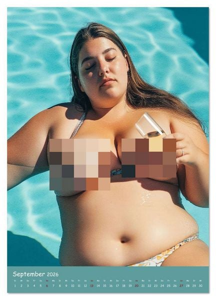 Produktbild: Curvy Pin-up Girls - Verf&uuml;hrerische Rundungen am Pool (Wandkalender 2026 DIN A3 hoch), CALVENDO Monatskalender