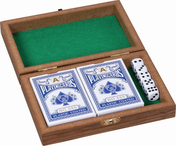 Produktbild: Spielkartenbox mit 5 W&uuml;rfel und 2 Kartendecks &aacute; 54 Karten