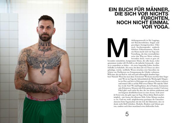 Produktbild: Mann macht Yoga