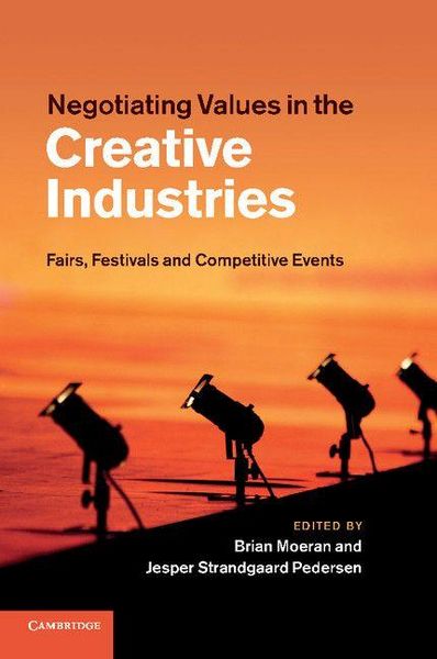 Produktbild: Negotiating Values in the Creative Industries