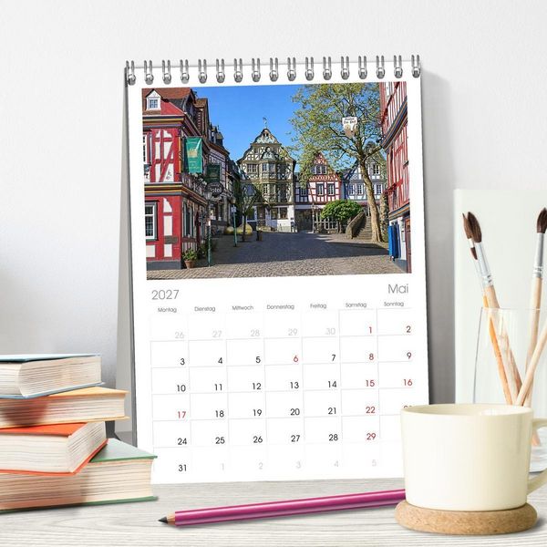 Produktbild: Tischplaner 2027 - Idstein und seine Fachwerkh&auml;user (A5 Tischkalender zum Aufstellen) CALVENDO