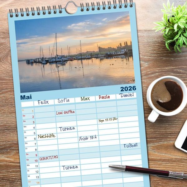 Produktbild: Familienplaner 2026 - Greetsiel in Ostfriesland mit 5 Spalten (Wandkalender, 21 x 45 cm) CALVENDO