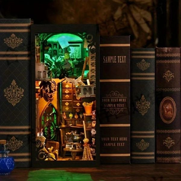 Produktbild: FiguredArt SL05 - DIY Book Nook, Das Haus des Zauberers, Puzzle 309 Teile, Miniatur-Diorama