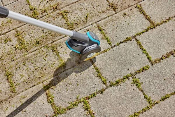 GARDENA EasyWeed 1800/18V P4A Ready-To-Use-Set 14820-20 Fugenbürste 18V