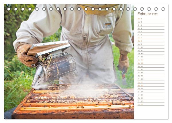 Produktbild: S&uuml;&szlig;es Gold: Imker, Bienen & Honig (Tischkalender 2026 DIN A5 quer), CALVENDO Monatskalender