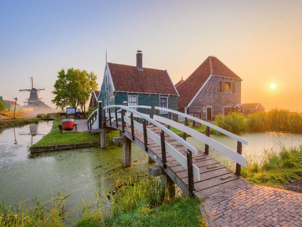 Produktbild: CALVENDO Puzzle Sonnenaufgang in Zaanse Schans in Holland | 1000 Teile Lege-Gr&ouml;&szlig;e 64x48cm Foto-Puzzle f&uuml;r gl&uuml;ckliche Stunden