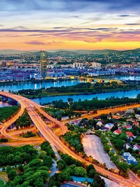 Produktbild: CALVENDO Puzzle Die Stadt Wien an der sch&ouml;nen blauen Donau | 1000 Teile Lege-Gr&ouml;&szlig;e 64x48cm Foto-Puzzle f&uuml;r gl&uuml;ckliche Stunden
