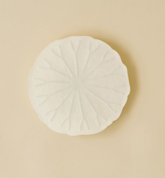 Produktbild: Flexible Hanji-Papierschale Lotusblatt (S) Wei&szlig; &ndash; Ablage / Servierschale aus koreanischem Hanji-Papier