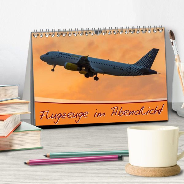 Produktbild: Flugzeuge im Abendlicht (Tischkalender 2026 DIN A5 quer), CALVENDO Monatskalender