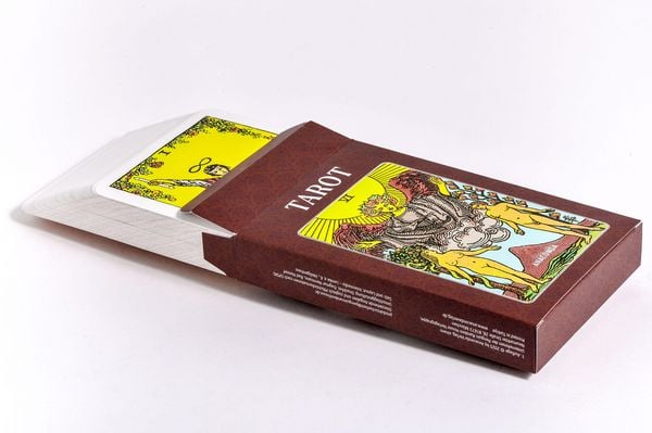 Produktbild: Tarot Deluxe. Tarotkarten im extra gro&szlig;en Format