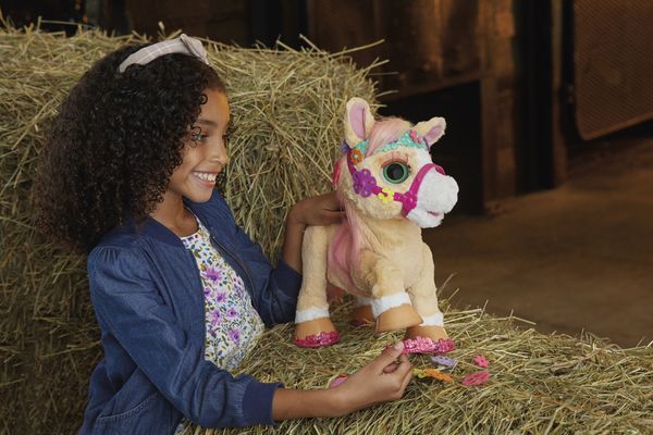Hasbro F43955L0 - FurReal Cinnamon, Mein stylisches Pony, interaktives Tier mit 80+ Geräusche und Reaktionen