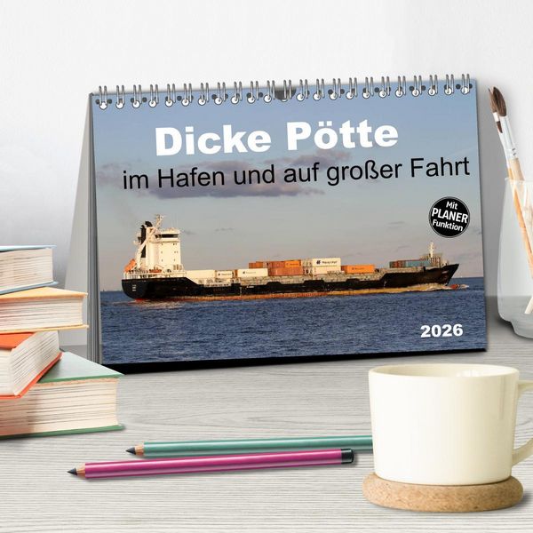 Produktbild: Dicke P&ouml;tte im Hafen und auf gro&szlig;er Fahrt (Tischkalender 2026 DIN A5 quer), CALVENDO Monatskalender