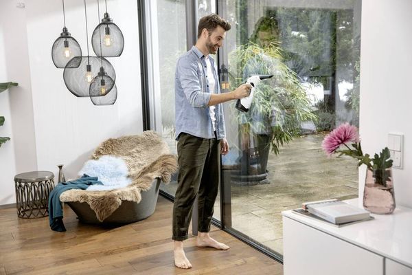 Produktbild: K&auml;rcher Home & Garden WV 2 Plus N Fensterreiniger Wei&szlig;, Schwarz Anzahl mitgelieferte Akkus 1