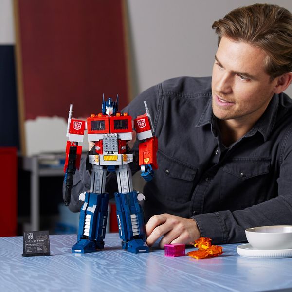 LEGO Icons 10302 Optimus Prime, Transformers 2-in-1 Set, LKW und Roboter