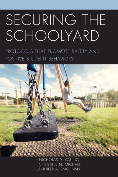 Produktbild: Securing the Schoolyard