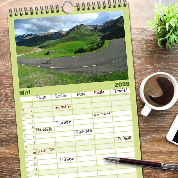 Produktbild: Familienplaner 2026 - Pyren&auml;enp&auml;sse mit dem Rennrad 2026 mit 5 Spalten (Wandkalender, 21 x 45 cm) CALVENDO