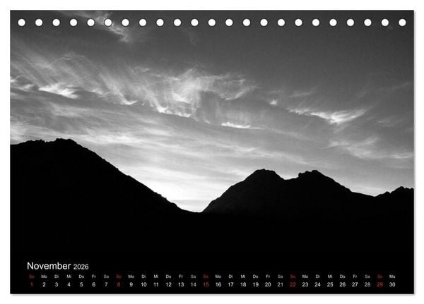 Produktbild: BERGE IN SCHWARZ WEISS (Tischkalender 2026 DIN A5 quer), CALVENDO Monatskalender