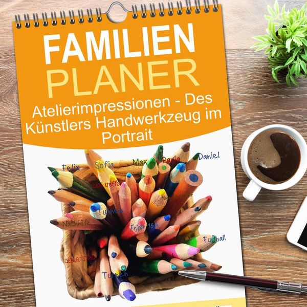 Produktbild: Familienplaner 2026 - Atelierimpressionen - Des K&uuml;nstlers Handwerkzeug im Portrait mit 5 Spalten (Wandkalender, 21 x 45 cm) CALVENDO