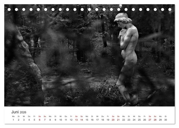 Produktbild: Wachgek&uuml;sst - Vom Zauber der Vergangenheit - S&uuml;dwestkirchhof Stahnsdorf (Tischkalender 2026 DIN A5 quer), CALVENDO Monatskalender