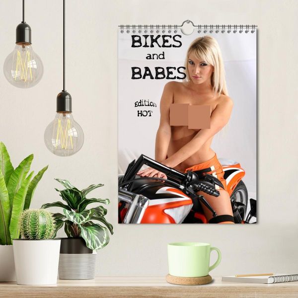 Produktbild: Bikes and Babes - Edition HOT (Wandkalender 2026 DIN A4 hoch), CALVENDO Monatskalender