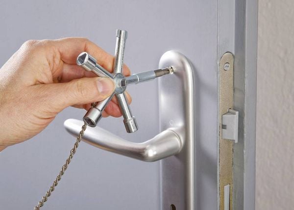 Produktbild: TOOLCRAFT TO-6707229 Schaltschrankschl&uuml;ssel Schaltschrankschl&uuml;ssel 1St.