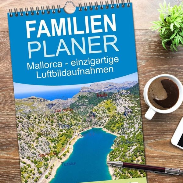 Produktbild: Familienplaner 2026 - Mallorca - einzigartige Luftbildaufnahmen mit 5 Spalten (Wandkalender, 21 x 45 cm) CALVENDO